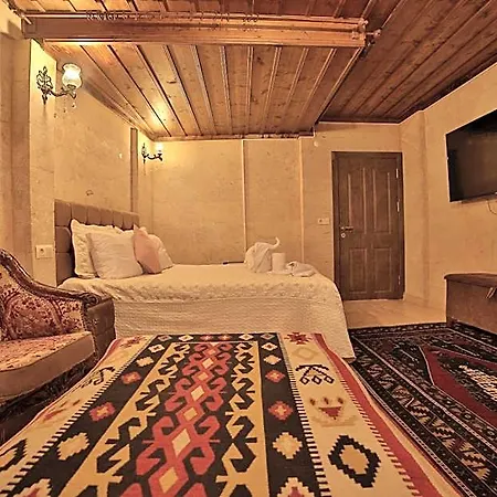 Cave Rooms&pool 3*